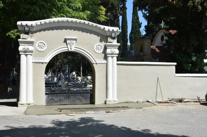 Φωτογραφία  Εργασίες καλλωπισμού, καθαριότητας και αναβάθμισης στα Κοιμητήρια Νάουσας